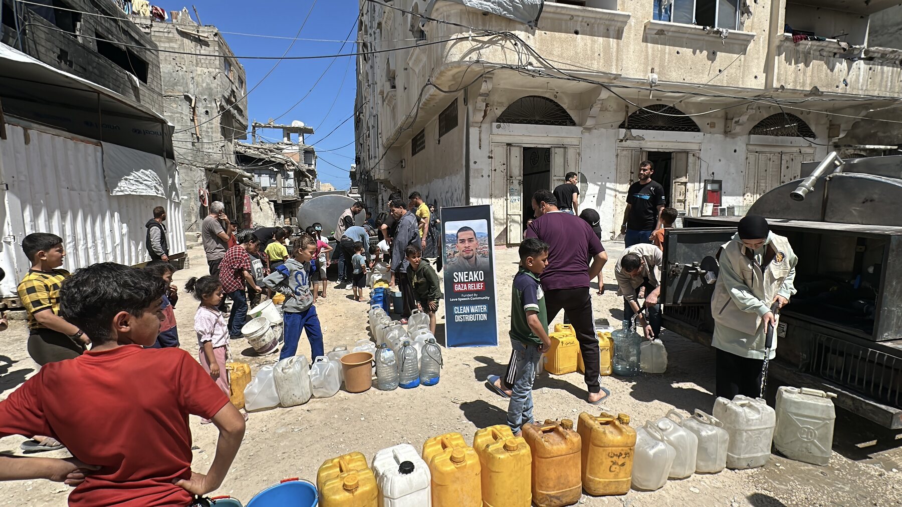 Gaza clean water distribution 3