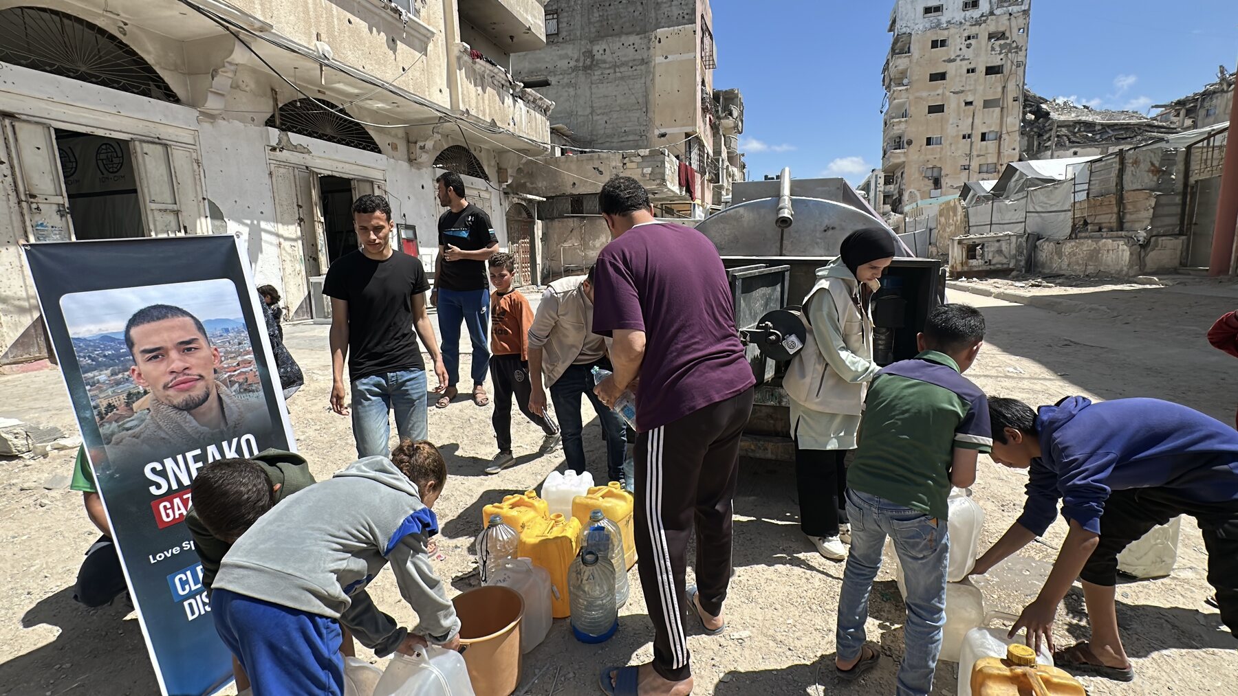 Gaza clean water distribution 4