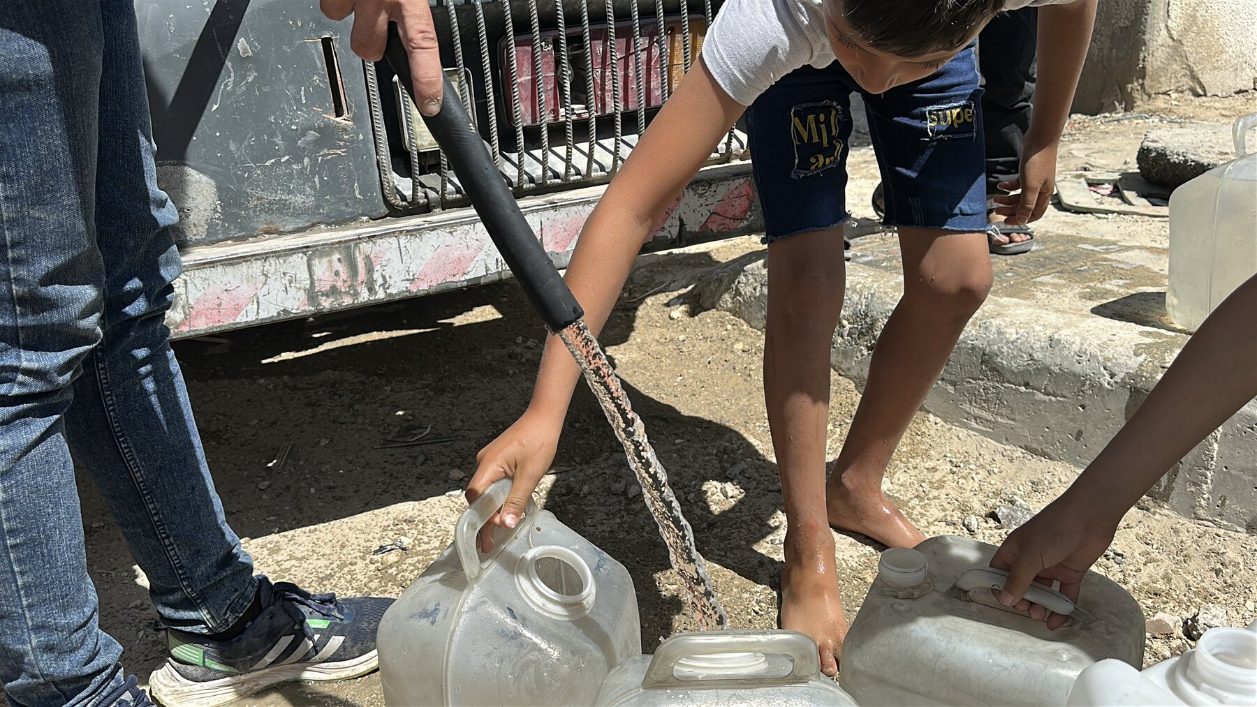Gaza clean water distribution 7