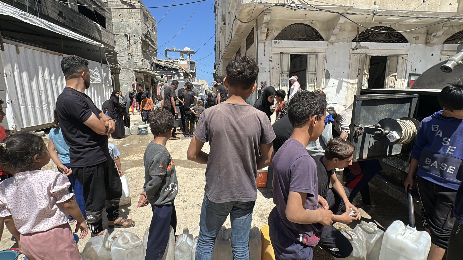 Gaza clean water distribution 21