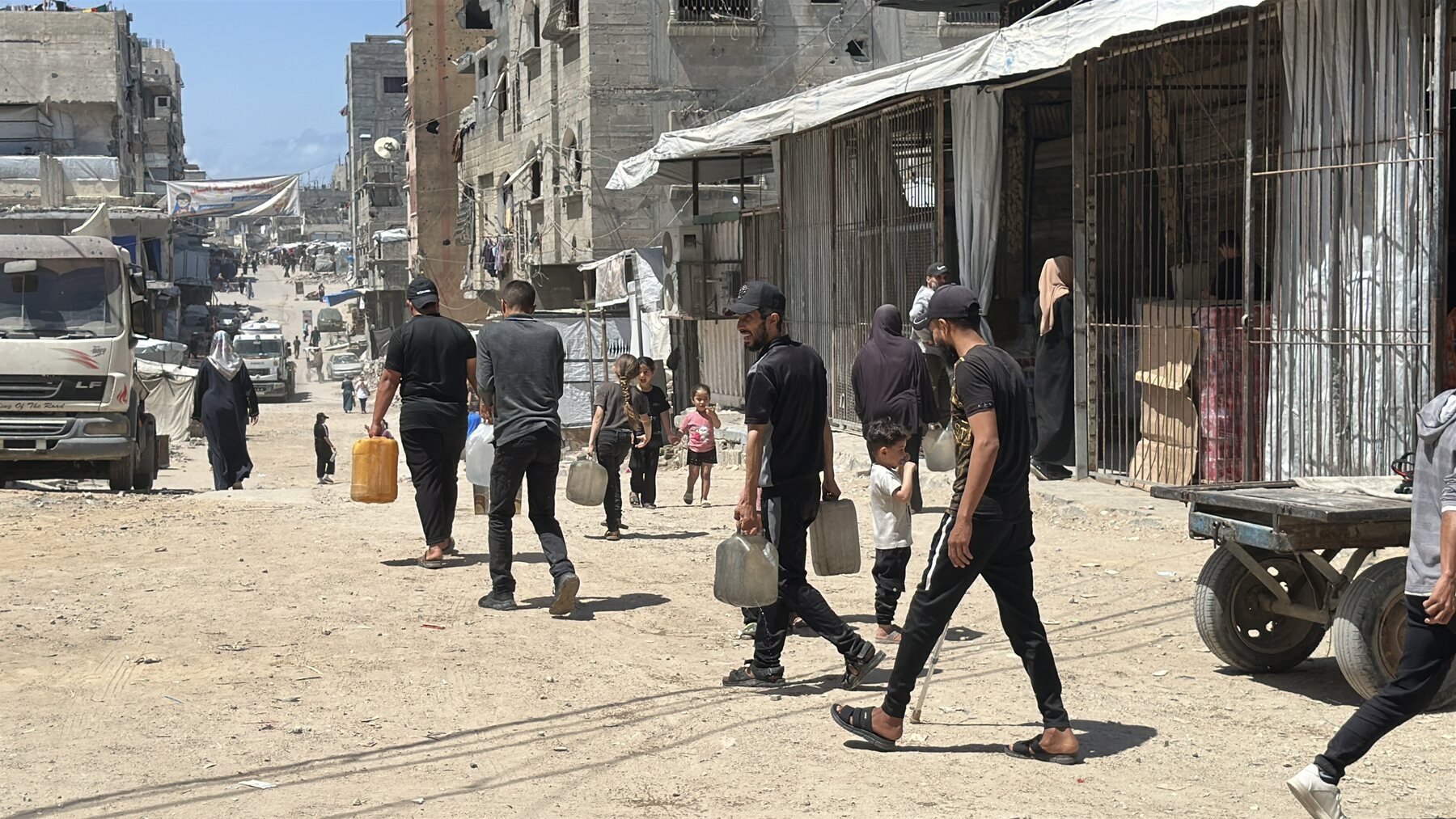Gaza clean water distribution 28